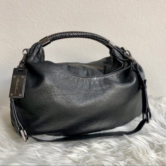 Kenneth Cole Handbags - SOLD - KENNETH COLE | NO SLOUCH LEATHER SHOULDER BAG